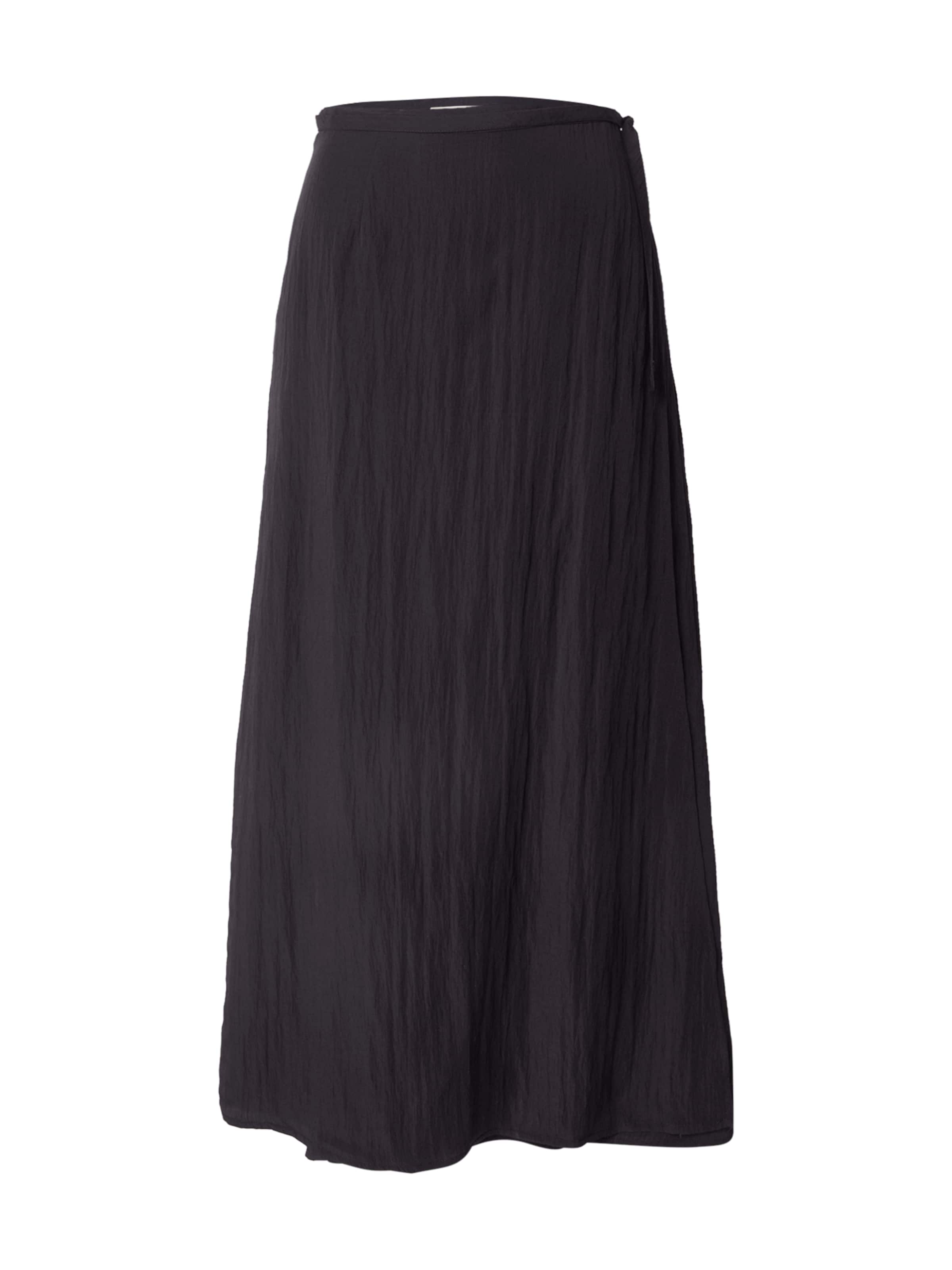 melns Esmé Studios Svārki: no priekšpuses