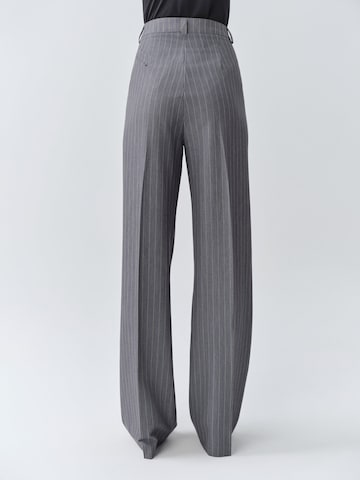 MB by Marta Buzolic Regular Broek in Grijs