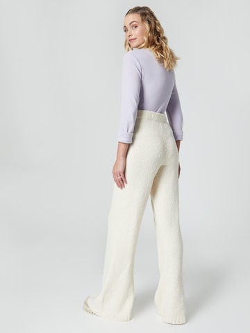 florence by mills exclusive for ABOUT YOU - Acampanado Pantalón 'Robin' en blanco