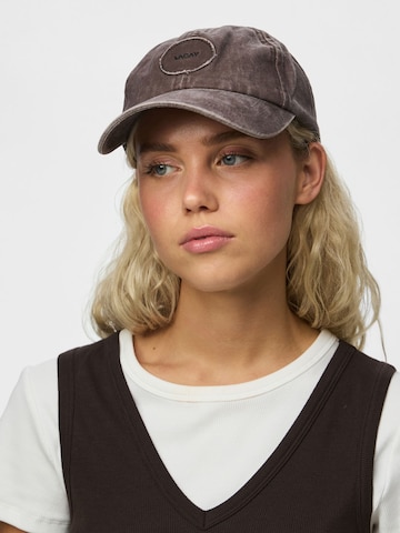 PIECES Cap in Brown: front