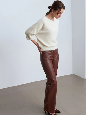 évasé Pantalon Dilvin en marron