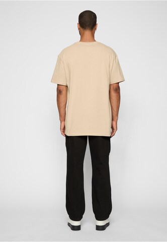 MT Upscale - Camiseta 'Upscale Magazine' en beige