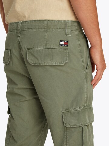 Tommy Jeans Tapered Hose 'RYAN' in Grün