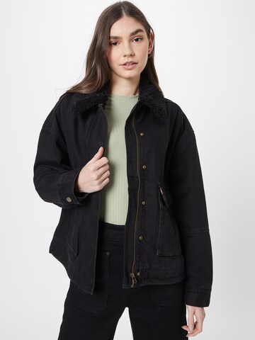 LEVI'S ® Преходно яке 'Bubble Sherpa Trucker Jacket' в черно: отпред