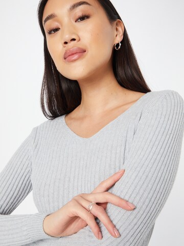 Sublevel Pullover in Grau