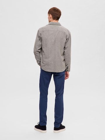 Fit confort Chemise 'SLHMASON' SELECTED HOMME en gris