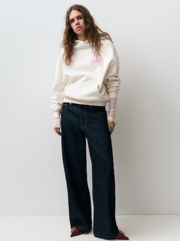 Bluză de molton de la Pull&Bear pe alb