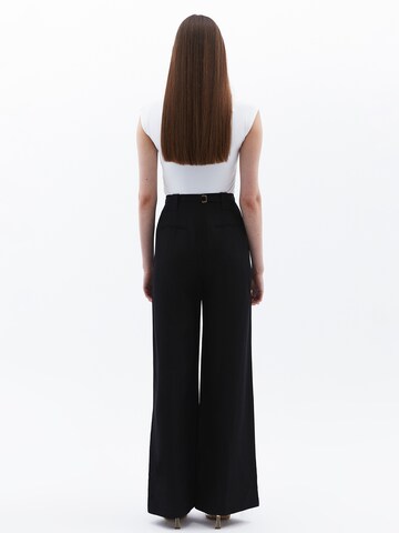 OXXO Wide leg Pleat-front trousers in Black