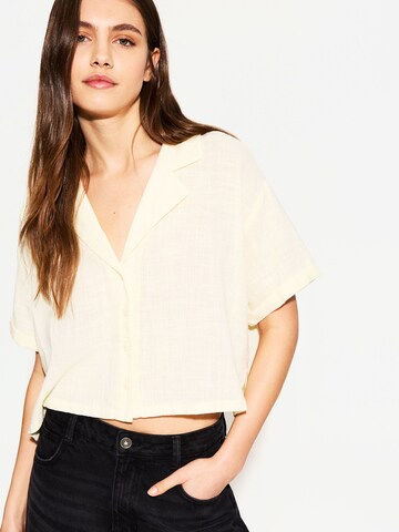 Camicia da donna di Bershka in giallo: frontale