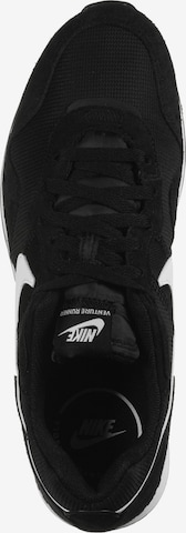 Baskets basses 'Venture Runner' Nike Sportswear en noir