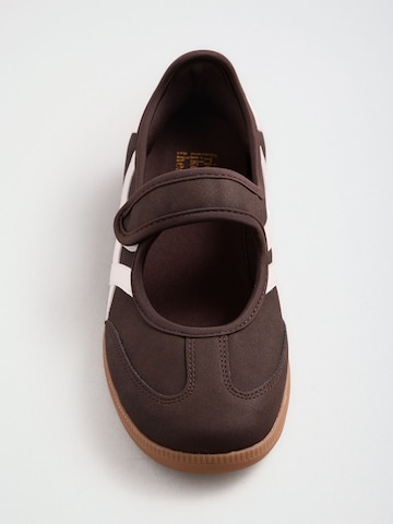 Sneaker bassa di Friends Like These in marrone