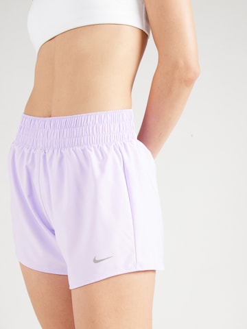 Regular Pantalon de sport 'One' NIKE en violet