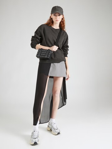 Sweat-shirt 'Essence Standard' WEEKDAY en noir