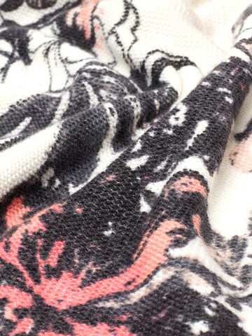 Goldner Pullover in Weiß