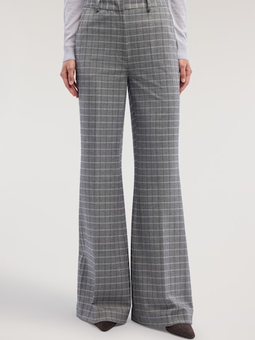 Pantaloni di Trussardi in grigio