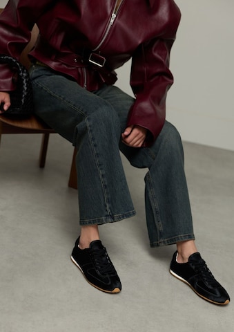 Baskets basses SACHA en noir : devant