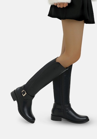 Elara Laarzen in Zwart