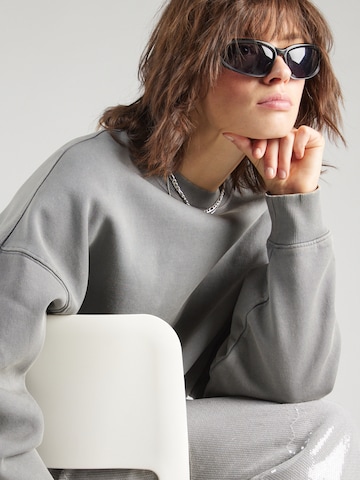 WEEKDAY Sweatshirt in Grau