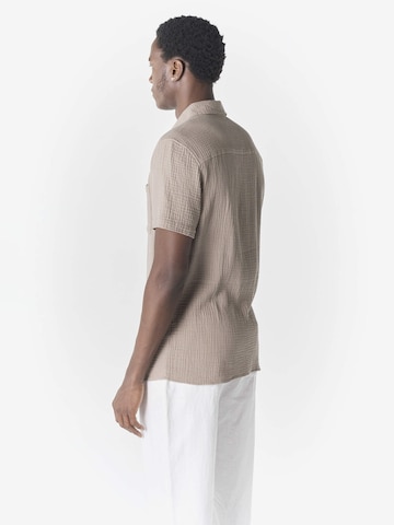 KOROSHI Regular Fit Paita värissä ruskea