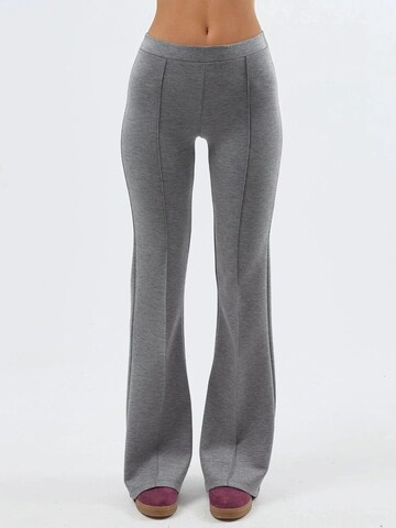 Flared Pantaloni di Busem in grigio