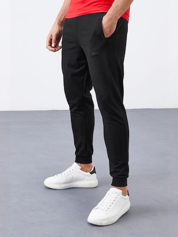 Skinny Pantalon Tommy Life en noir