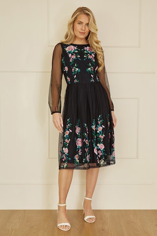 Yumi Kleid in Schwarz: Vorderseite