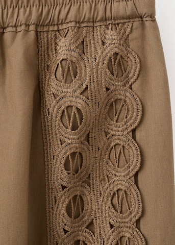 MANGO Дънки Tapered Leg Панталон 'Paola' в зелено