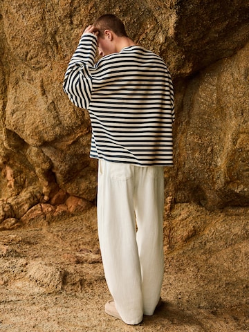 Bershka Baggy Bandplooibroek in Wit