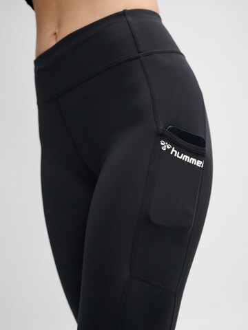 Slimfit Pantaloni sportivi di Hummel in nero