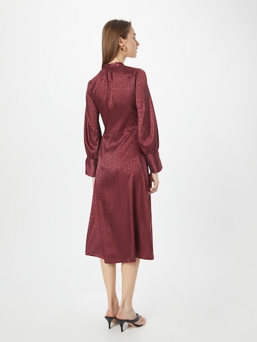 Robe Closet London en marron