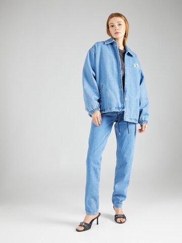 Calvin Klein Jeans Zwężany krój Jeansy 'MOM Jeans' w kolorze niebieski