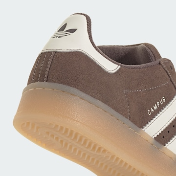 ADIDAS ORIGINALS Ниски маратонки 'Campus 00s' в кафяво