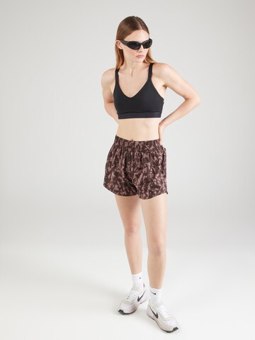Loosefit Pantaloni sportivi 'ONE' di NIKE in lilla