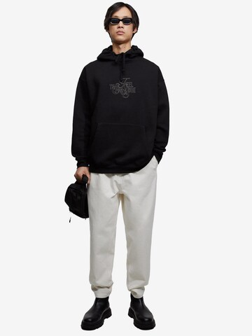 Pull&Bear Sweatshirt in Schwarz: predná strana