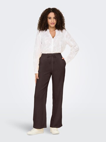 JDY Wide leg Byxa 'JDYTHEIS' i brun: framsida