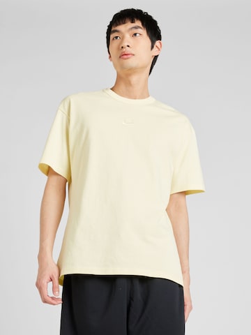 T-Shirt 'Essential' Nike Sportswear en jaune : devant