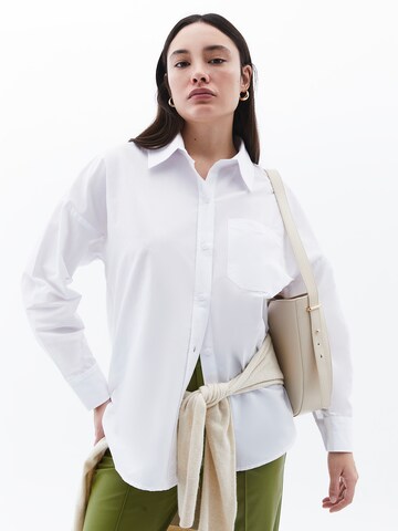 OXXO Blouse in White: front