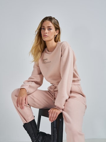 ABOUT YOU x Swalina&Linus Sweatshirt 'Emma' in Pink: front