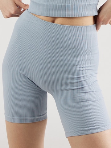 STUDIO SELECT Skinny Shorts 'Jo' in Blau