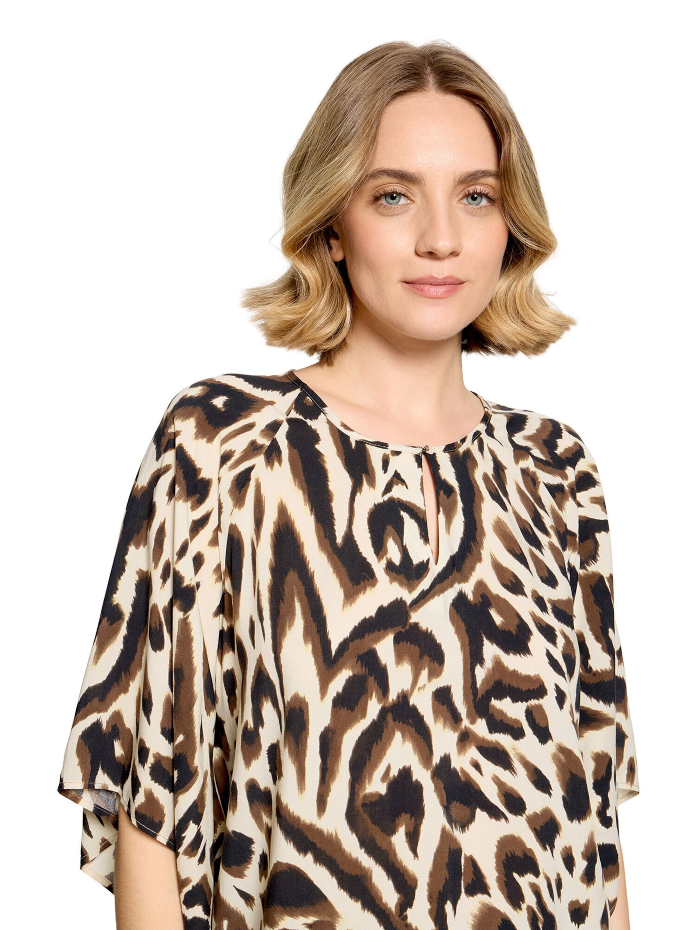 Cartoon Blouse in Beige
