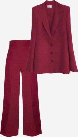 Costume Amarilde en rouge : devant
