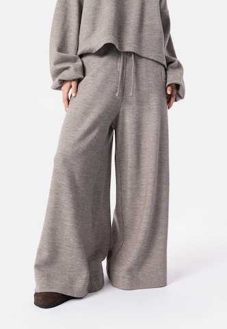 Elias Rumelis Wide leg Trousers 'Feynie' in Grey: front