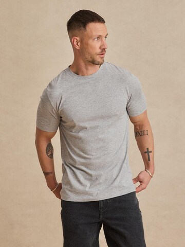 DAN FOX APPAREL T-Shirts 'Piet' in Grau