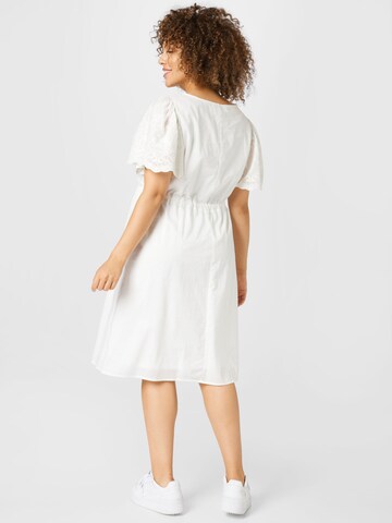 Robe Vero Moda Curve en blanc