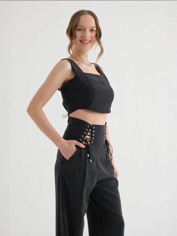 Hiccup Top in Black