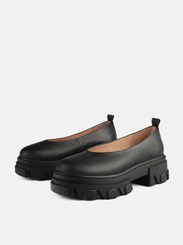 L37 HANDMADE SHOES Mokassin 'Straight Up' i sort