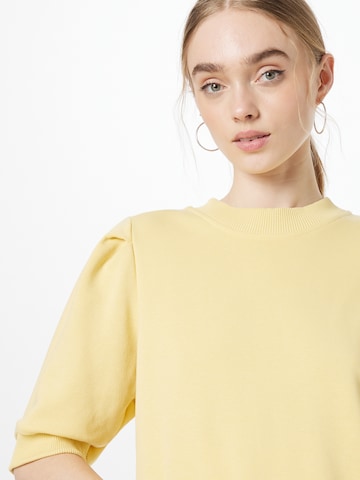 minus - Sweatshirt 'Mika' em amarelo