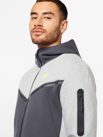 Nike Sportswear Sweatjacka i grå