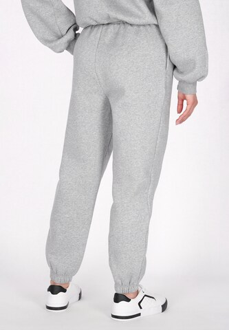 Effilé Pantalon 'Fashion Look' faina Athlsr en gris