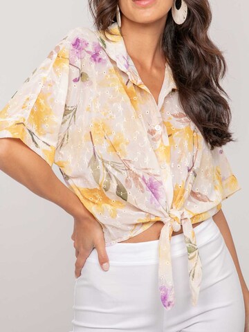 Maglietta 'Chemise motif avec broderie OWANIE' di Dona Lisa in giallo: frontale